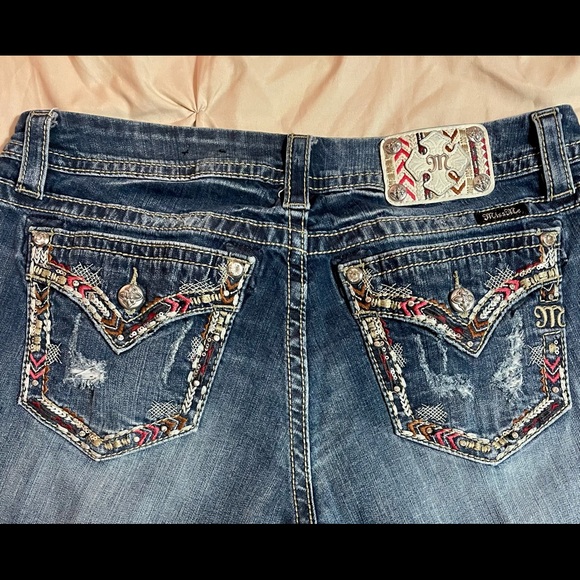 Miss Me Jeans. 31. New without Tags.. Great Shape.. Easy Boot… Cutest Design! - Picture 5 of 5
